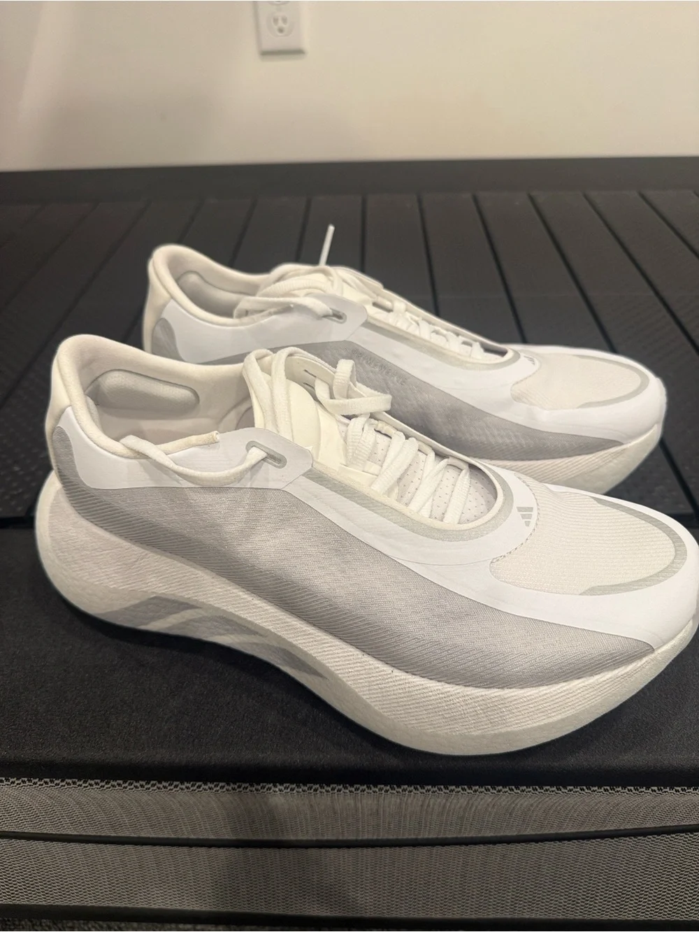 Adidas Huperboost edge women’s sz 8. Cloud white / solid grey / silver metallic